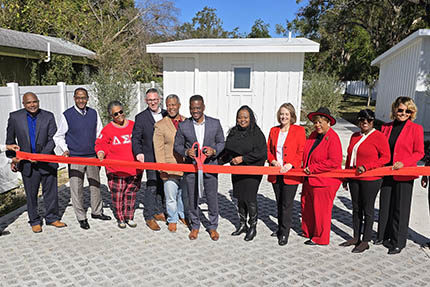 Manifestations VlgForVets ribbon cutting